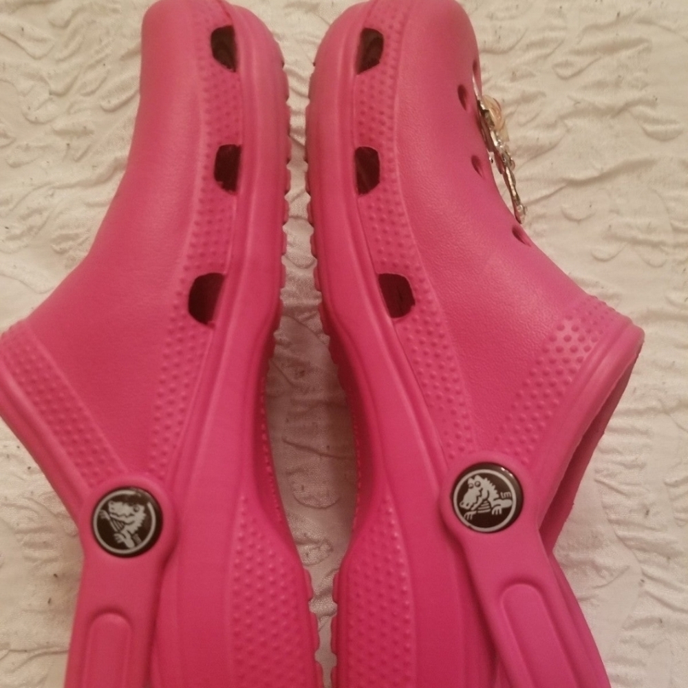 HP🔥🔥Crocs red woman sz 7 mens 5 w charms - Picture 2 of 6